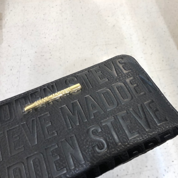 Black Steve Madden zip Around Logo Wallet - Picture 2 of 8